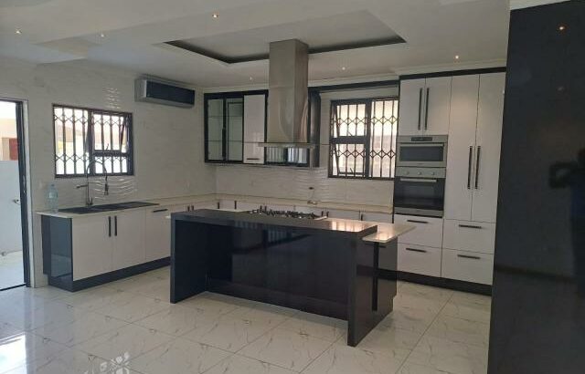 Arrenda-se Luxuosa Moradia T4 na sommerschield II Marítimo