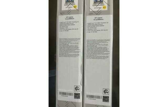 Hp dy5885 core i5 15.6” 8/256 12th gen w11