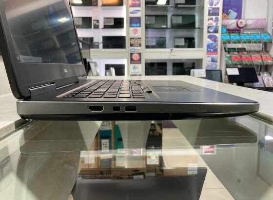 Dell Precision 17-7710 17.3” i7-6820H 16GB 256SSD QuadroM3000M W11P