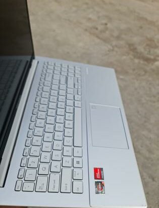 ASUS Vivobook Go 15 OLED AMD Ryzen 5 7520U 8GB RAM 512GB SSD AMD Radeon 512mb