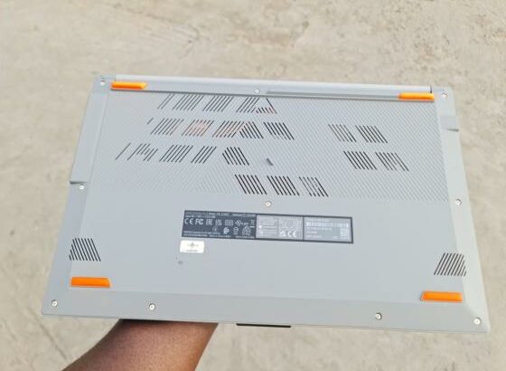 ASUS Vivobook Go 15 OLED AMD Ryzen 5 7520U 8GB RAM 512GB SSD AMD Radeon 512mb