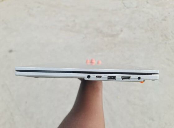 ASUS Vivobook Go 15 OLED AMD Ryzen 5 7520U 8GB RAM 512GB SSD AMD Radeon 512mb