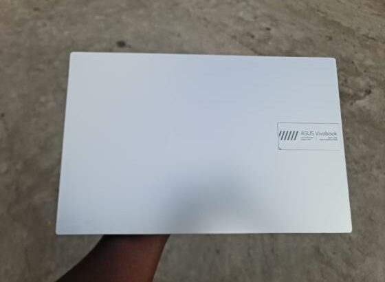 ASUS Vivobook Go 15 OLED AMD Ryzen 5 7520U 8GB RAM 512GB SSD AMD Radeon 512mb