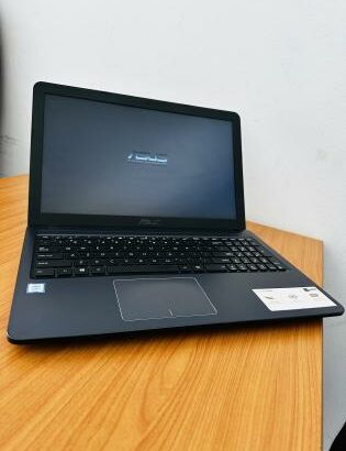 Asus VivoBook X540 Intel Core I3-7020U 7TH Gen 2.30GHZ (4CPUs) 4GB DDR4 SDRAM , 256 GB SSD,intel HD Graphis ,15.6 polegadas Teclado Contabilístico , B