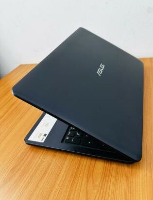 Asus VivoBook X540 Intel Core I3-7020U 7TH Gen 2.30GHZ (4CPUs) 4GB DDR4 SDRAM , 256 GB SSD,intel HD Graphis ,15.6 polegadas Teclado Contabilístico , B