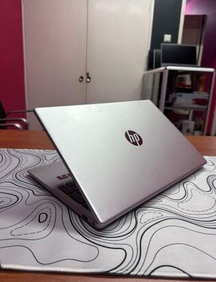 HP 15 AMD Ryzen 7 7730U 16GB RAM 512GB SSD AMD Radeoj Graphic