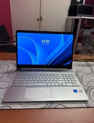 HP 15 i5 12th 512GB SSD 8GB RAM
