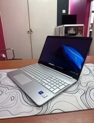 Hp 15s i7 12th 16GB RAM 512GB SSD