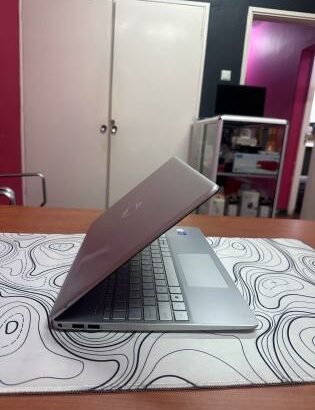 Hp 15s i7 12th 16GB RAM 512GB SSD
