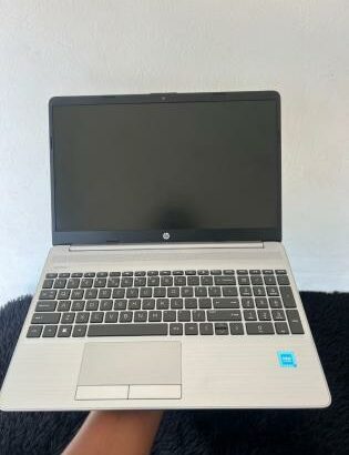 Laptop Hp 250 G9  Intel celeron (R) N4500 12 geração  8RAM  256SSD 15.6 Polegadas. F25