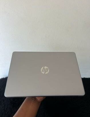 Laptop Hp 250 G9  Intel celeron (R) N4500 12 geração  8RAM  256SSD 15.6 Polegadas. F25