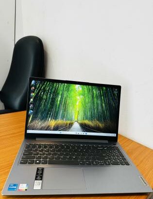 Lenovo Ideapad 3 Intel Core I5-1135G7 2.40 GHZ (8 CPUs) 8 GB DDR4 SDRAM,512 GB SSD NVMe,15.6 polegadas, Teclado Contabilístico , Internet Íris Xe Grap