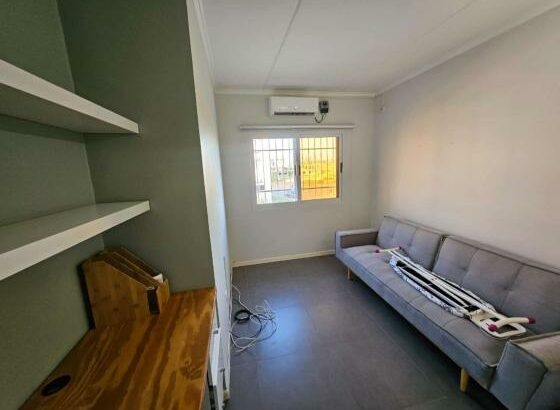 Vende-se luxuoso Apartamento T3 quarto suíte 2º andar com varanda, prédio organizado no condomínio casa jovem, costa do sol