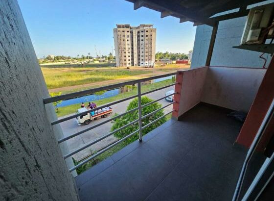 Vende-se luxuoso Apartamento T3 quarto suíte 2º andar com varanda, prédio organizado no condomínio casa jovem, costa do sol