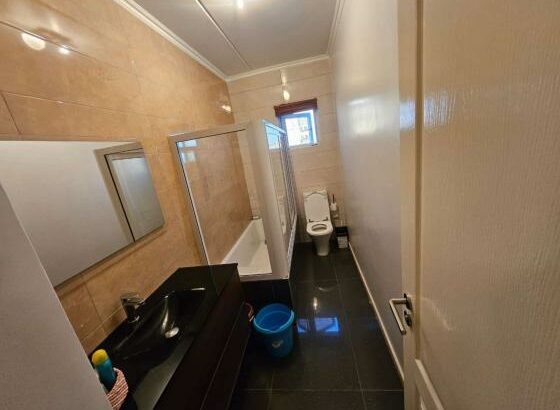 Vende-se luxuoso Apartamento T3 quarto suíte 2º andar com varanda, prédio organizado no condomínio casa jovem, costa do sol