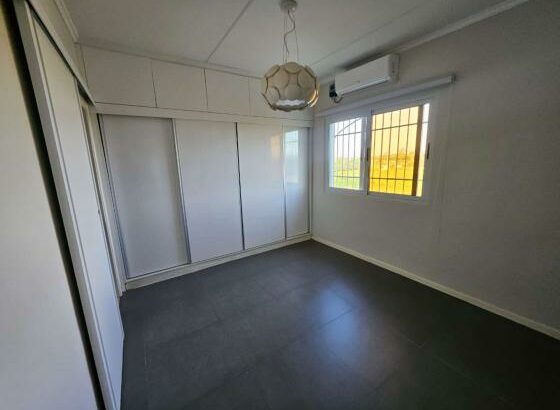 Vende-se luxuoso Apartamento T3 quarto suíte 2º andar com varanda, prédio organizado no condomínio casa jovem, costa do sol