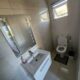 Vende-se luxuoso Apartamento T3 quarto suíte 2º andar com varanda, prédio organizado no condomínio casa jovem, costa do sol