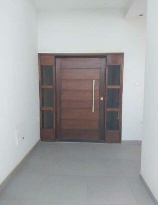 Vende-se Moradia, duplex tipo4 no bairro da costa do sol Mapulene