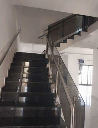 Vende-se Moradia, duplex tipo4 no bairro da costa do sol Mapulene