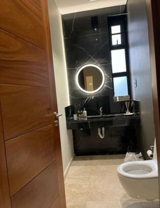 BAIXOU Luxuosa Moradia  dos sonhos Quase n berma da estrada em Mapulene bombas Galp