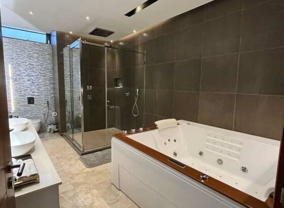 BAIXOU Luxuosa Moradia  dos sonhos Quase n berma da estrada em Mapulene bombas Galp