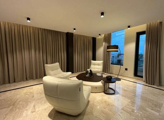 BAIXOU Luxuosa Moradia  dos sonhos Quase n berma da estrada em Mapulene bombas Galp