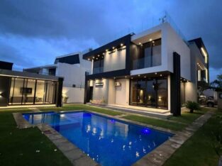 BAIXOU Luxuosa Moradia  dos sonhos Quase n berma da estrada em Mapulene bombas Galp