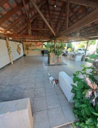 Vende se moradia nova duplex tipo 4 com piscina anexos quintal no bairro da matola rio