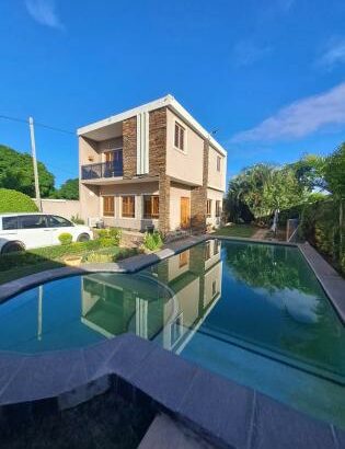 Vende se moradia nova duplex tipo 4 com piscina anexos quintal no bairro da matola rio