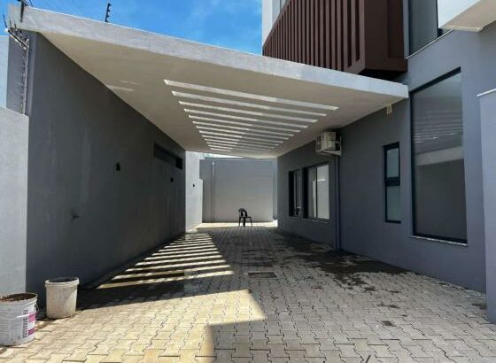 arrendo Luxuosa Moradia T5, no bairro Triunfo Maput