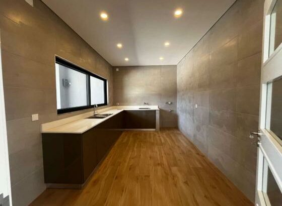 arrendo Luxuosa Moradia T5, no bairro Triunfo Maput