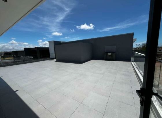 arrendo Luxuosa Moradia T5, no bairro Triunfo Maput