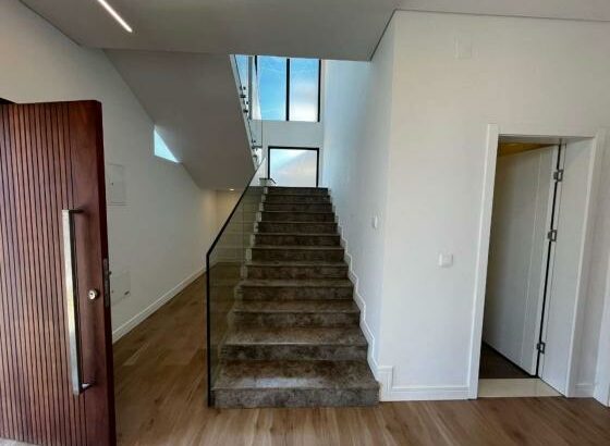 arrendo Luxuosa Moradia T5, no bairro Triunfo Maput