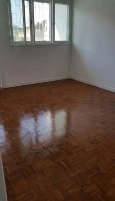 Vendo apartamento T2, 2andar, predio curto, e organizado pronta a habitar, Flat a benda6