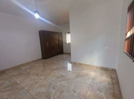 Arrenda-se Flat Tipo 2 no Fomento