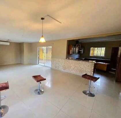 Vende-se Casa Tipo 4 no Condomínio Monomutapa