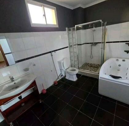 Vende-se Casa Tipo 4 no Condomínio Monomutapa