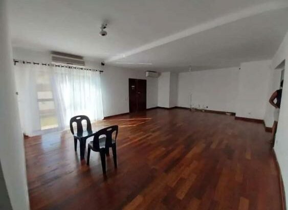 Vende-se Casa Tipo 4 no Condomínio Monomutapa