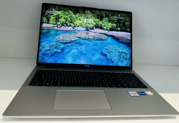 Huawei MateBook D16 Metálico Intel Core i7-12700H 12 TH Generarion (20CPUs) , 2.30GHZ , 16 GB DDR5 SDRAM , 512 GB SSD NVMe,Intel Íris Xe Graphics , 15