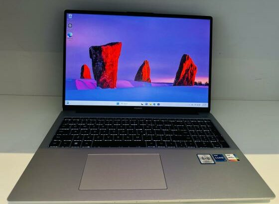 Huawei MateBook D16 Metálico Intel Core i7-12700H 12 TH Generarion (20CPUs) , 2.30GHZ , 16 GB DDR5 SDRAM , 512 GB SSD NVMe,Intel Íris Xe Graphics , 15