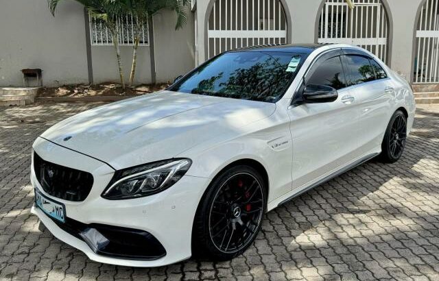 Vende-se Mercedes Benz C63s 2016 recém chegado