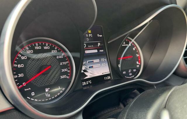 Vende-se Mercedes Benz C63s 2016 recém chegado