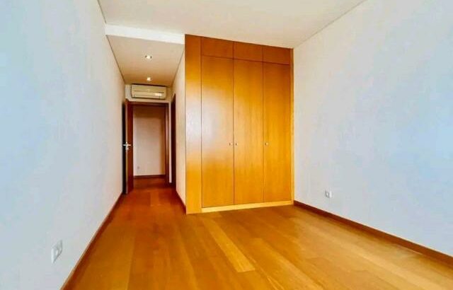 Apartamento T3+1 localizado no condomínio Maputo Bay – Malanga, disponível para venda.