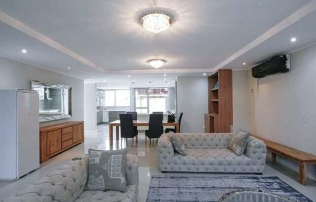 Moradia Duplex T4 mobilado localizado no condomínio Janela do Índico