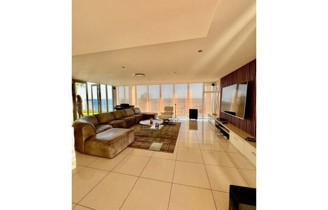 Arrenda-se Luxuoso Apartamento Penthouse T4+1 Mobilado no super marés com vista ao mar