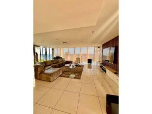 Arrenda-se Luxuoso Apartamento Penthouse T4+1 Mobilado no super marés com vista ao mar