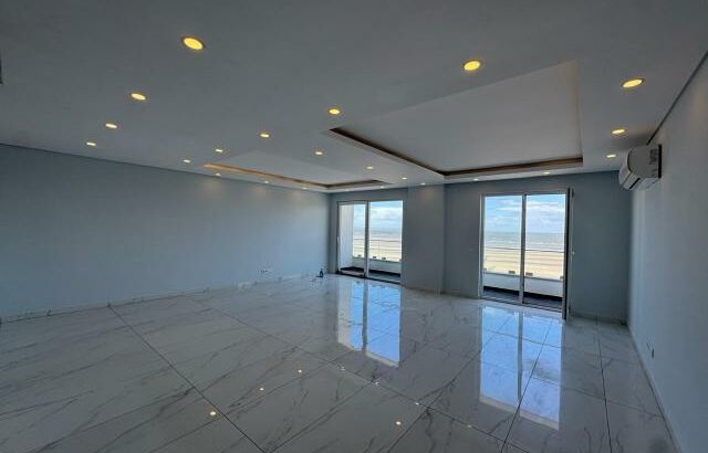 Arrenda-se Luxuoso Apartamento T3 no Deco Assus com vista ao mar
