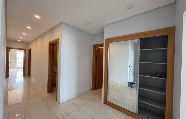 Arrenda-se Luxuoso Apartamento T3 no Deco Assus com vista ao mar