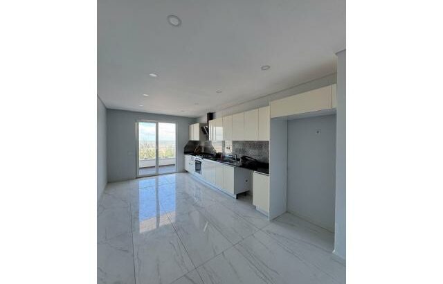 Arrenda-se Luxuoso Apartamento T3 no Deco Assus com vista ao mar