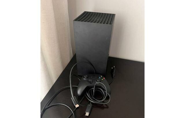 Xbox Series X 1TB SSD + 1 joystick